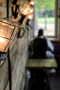室内木制咖啡馆,墙上灯图片