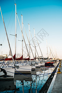 加瓦尼的游艇抛锚,绑码头上加瓦吉尼的游艇绑码头上图片
