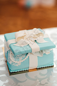 婚礼蛋糕与绿松石蛋糕蒂芙尼风格带绿松石蛋糕的婚礼蛋糕图片