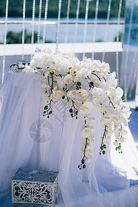 婚礼装饰来自鲜花婚礼拱门的仪式图片