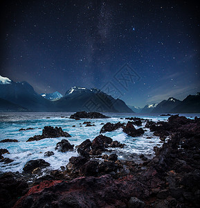 星星峡湾上空闪耀银河系图片