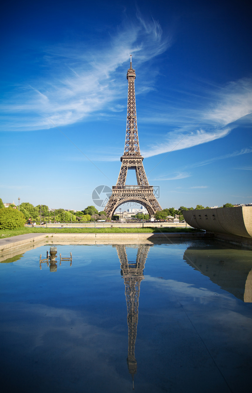 法国巴黎著名埃菲尔铁塔的美丽景色图片