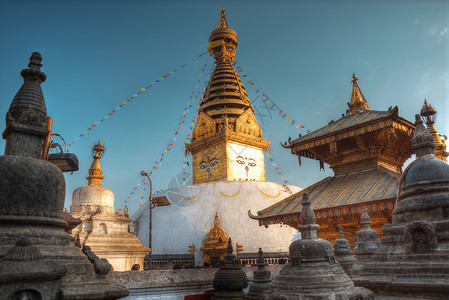 木塔寺沙文布纳特多帕站尼泊尔加德满都的山上背景