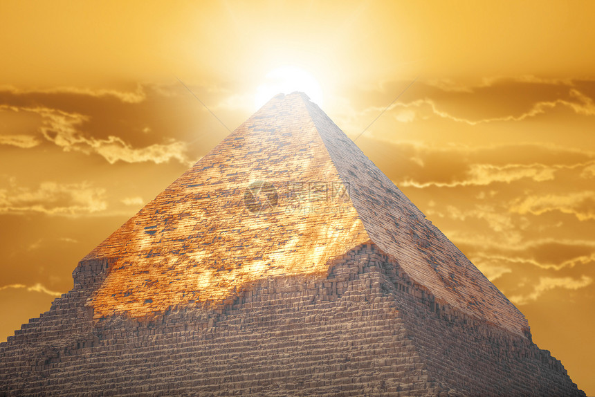 埃及吉萨大金字塔的形象图片