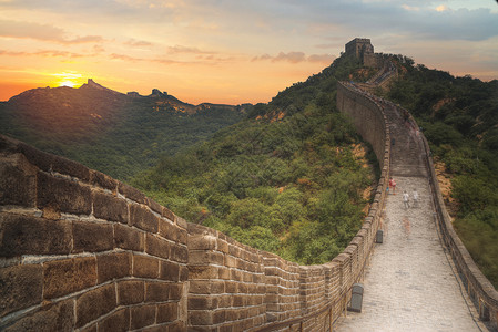 墙历史意义的中国长城山脉的景色中国长城的景色背景