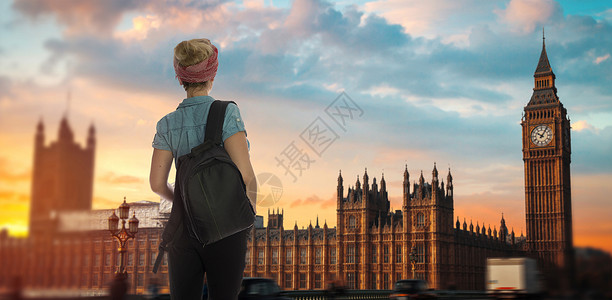 个女孩伦敦晚上散步联合王国图片