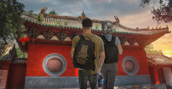 几个游客少林寺周围旅行中国图片
