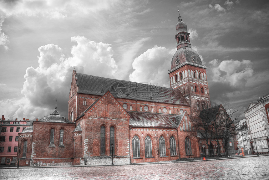 彼得里加教堂古城的街道黑白照片图片