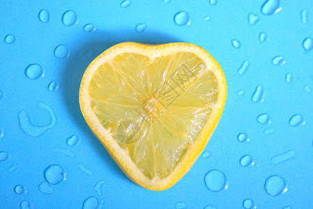 柠檬露珠的心形图片