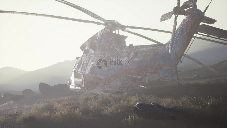 日落时分,沙漠中老旧生锈的用直升机图片