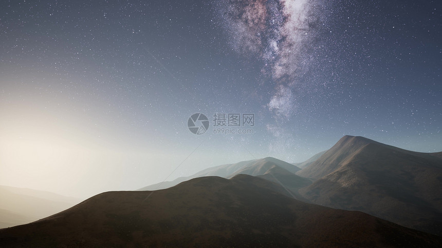沙漠山脉上方的银河系恒星图片