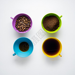 创意照片的杯子与豆子速溶咖啡灰色背景图片