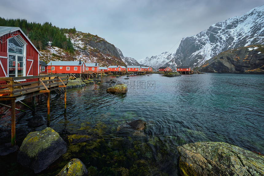 努斯福德真正的渔村冬天挪威洛福腾群岛挪威Nusfjord渔村图片
