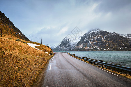 挪威峡湾的公路挪威洛福腾群岛挪威沿峡湾的道路图片