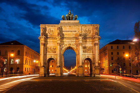 西格斯特胜利门晚上运动模糊因为长时间的曝光慕尼黑,巴伐利亚,德国胜利之门,慕尼黑背景图片