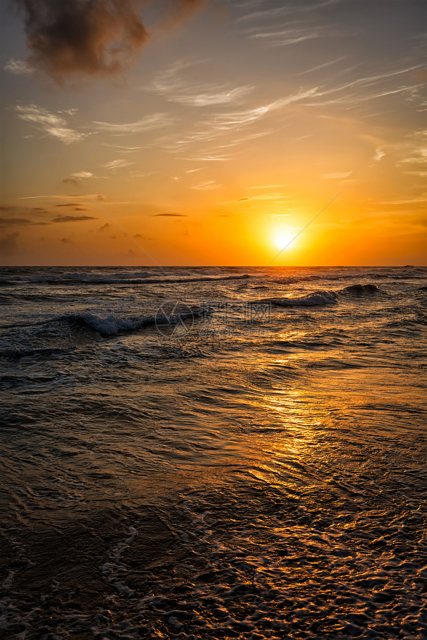 斯里兰卡Hikkaduwa的海洋日落海浪的海洋日落图片