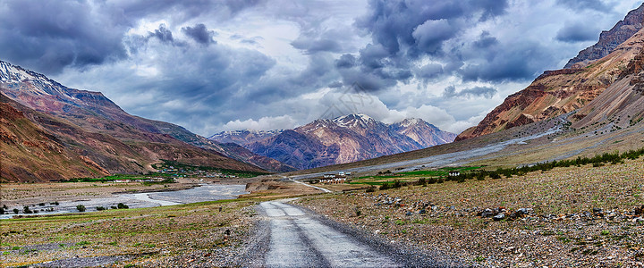 喜马拉雅山斯皮蒂山谷印度希马恰勒邦的道路全景喜马拉雅山的道路全景图片