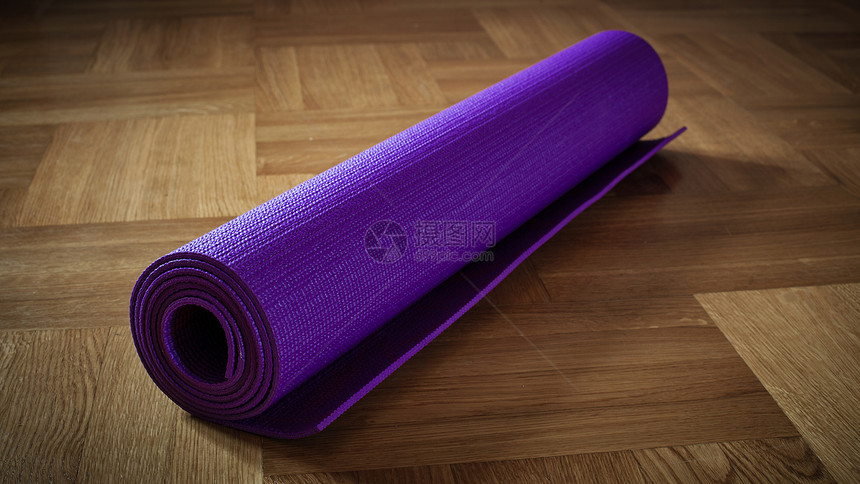 瑜伽背景横幅木制地板上瑜伽垫的全景图像瑜伽垫地板上图片
