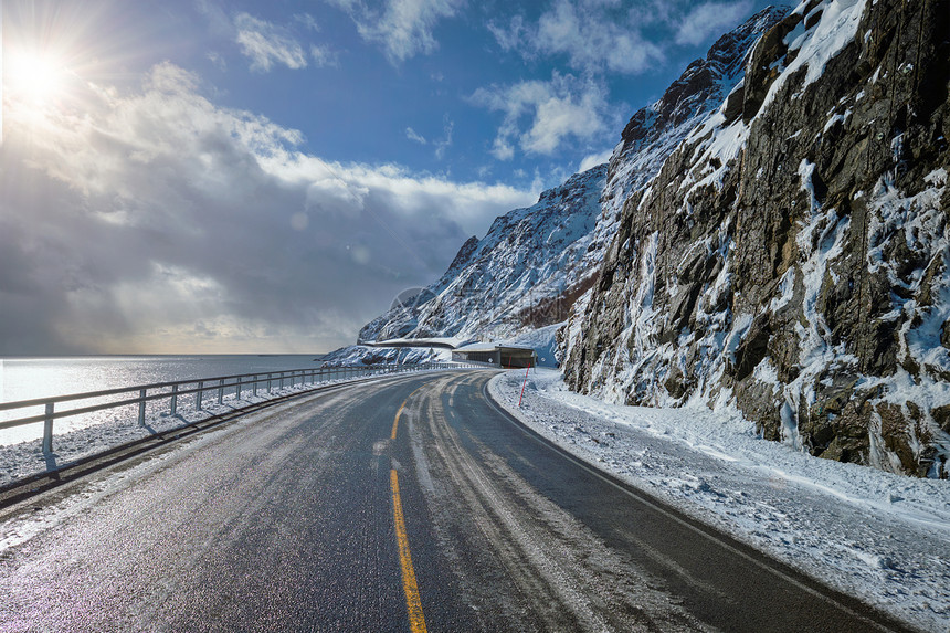 挪威峡湾的公路挪威洛福腾群岛冬天挪威的路图片