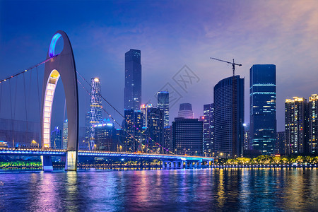 中国省级行政区广州城市景观天际线上的珠江与利德桥照明晚上广州,中国广州天际线广州,中国背景