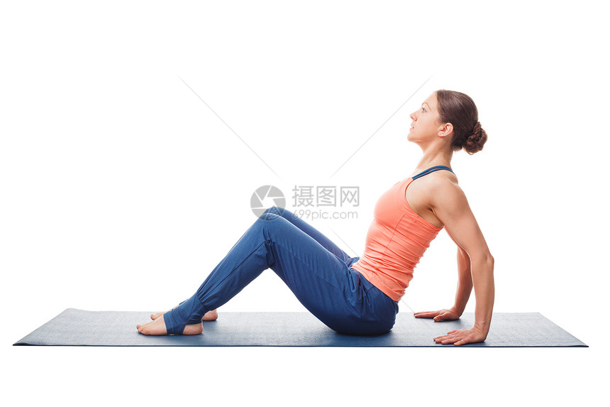 准备瑜伽体式向上木板姿势Purvottananasana隔离白色背部妇女准备瑜伽体式向上木板姿势Purvottanasa图片
