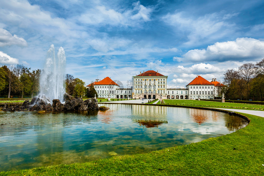 大广场喷泉巴洛克花园尼姆芬堡宫殿的后景慕尼黑,巴伐利亚,德国尼姆堡宫德国慕尼黑图片