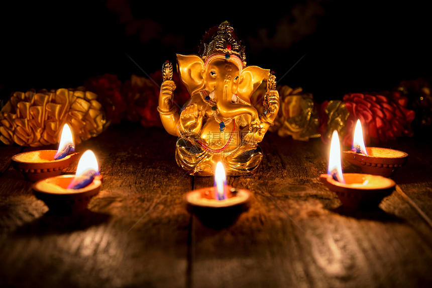 加尼什查图尔迪迪瓦利加尼沙人像与迪瓦利灯油吉蜡烛,印度加尼莎迪瓦利灯图片
