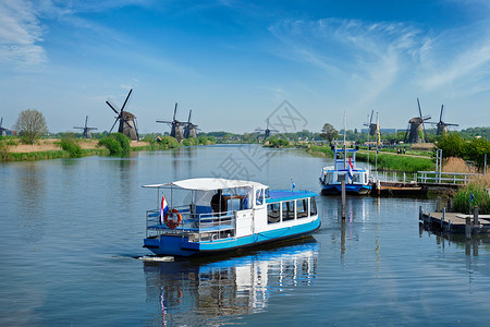 荷兰乡村兰斯克与旅游船风车著名的旅游景点金德尔迪克荷兰图片