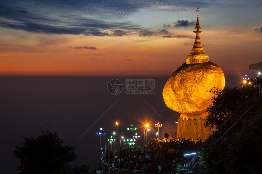 金岩Kyaktiyo塔著名的缅甸地标,佛教朝地点旅游景点,缅甸金岩Kyaiktiyo塔,缅甸图片