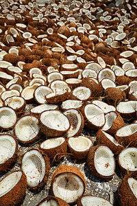 印度南部喀拉拉邦街头烘干椰子干燥椰子,喀拉拉邦,南印度图片