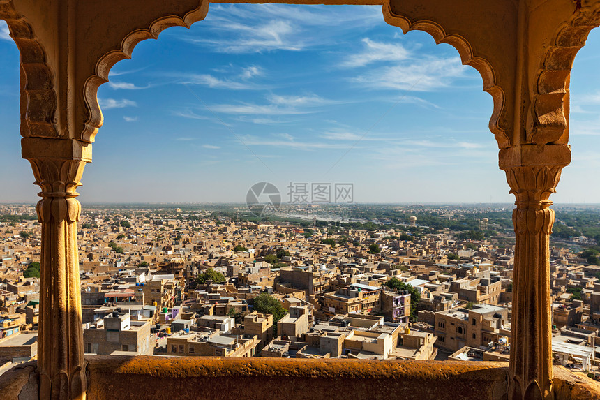 贾萨尔默堡拱门的贾萨尔默城的景色贾萨尔默,拉贾斯坦邦,印度贾萨尔默堡,印度贾萨尔默城的景色图片