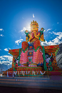佛教弥勒佛像盘古帕佛教寺院斯迪吉特,努布拉谷拉达克,佛陀弥勒雕像迪斯吉特贡帕努布拉谷拉达克,背景图片