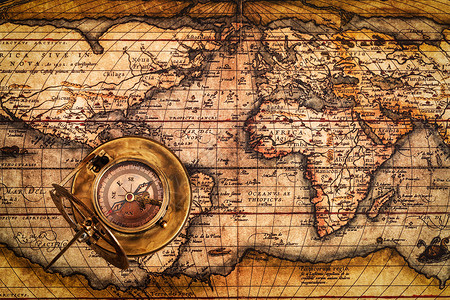 旅行地理导航背景古老的复古罗盘与日晷古代世界古上的老式指南针图片