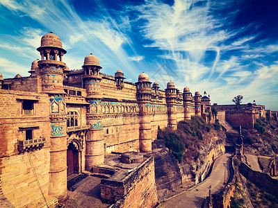 瓜利奥尔复古效果过滤了著名的印度旅游地标Gwalior堡的时髦风格形象加瓦利奥,马迪亚邦,印度加瓦利奥堡,印度背景