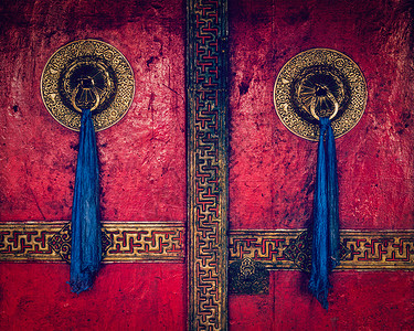 吐鲁沟复古效果过滤了古斯特风格的形象,门的吐鲁克贡帕佛教寺院与装饰的门把手拉达克背景