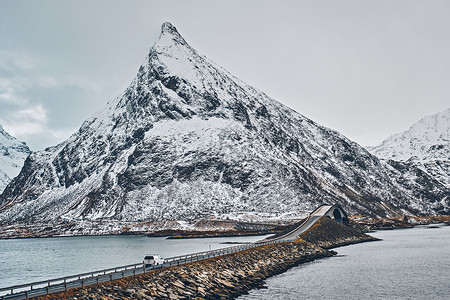 雪浪山弗雷德旺桥冬天挪威洛福腾群岛弗雷德旺桥挪威洛福腾群岛背景