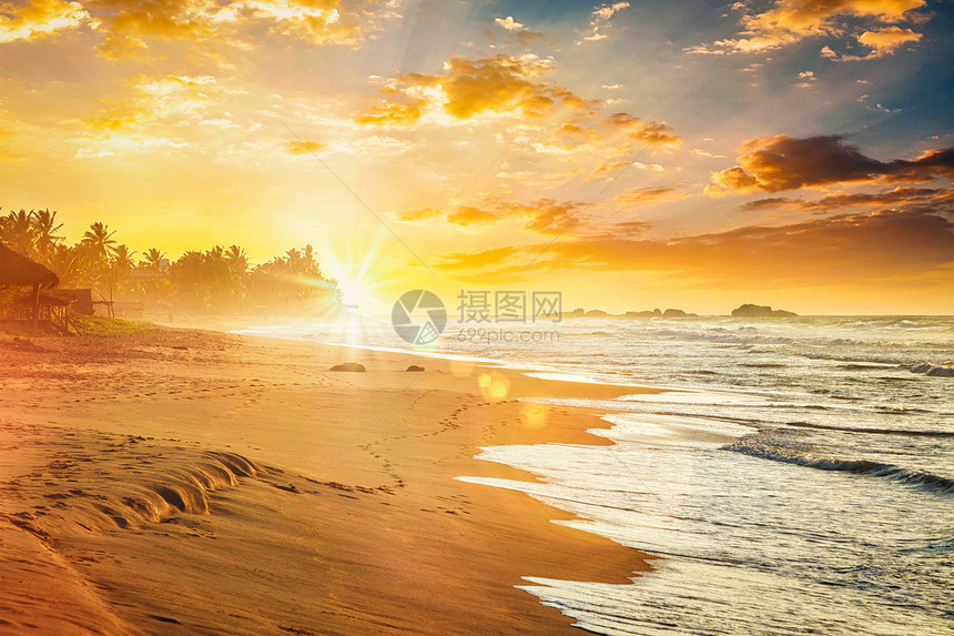 海滩度假胜地度假背景热带日落海洋海滩斯里兰卡光泄漏镜头耀斑海洋日落,斯里兰卡图片