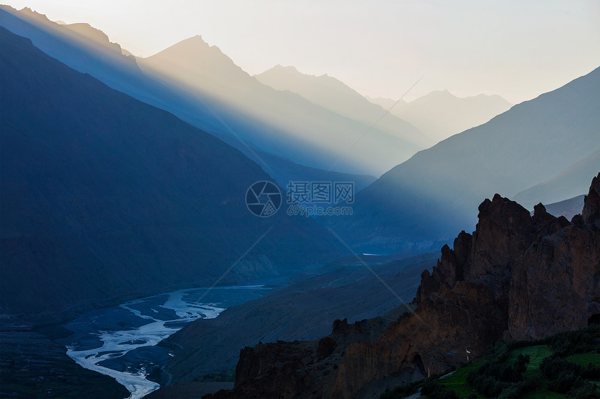 夕阳中的斯皮蒂山谷印度希马查尔邦的斯皮蒂山谷印度希马查尔邦的斯皮蒂山谷图片