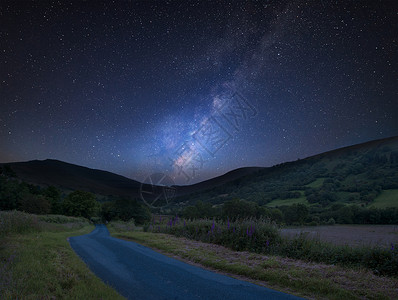惊人的充满活力的银河复合图像远处的山脉景观高清图片