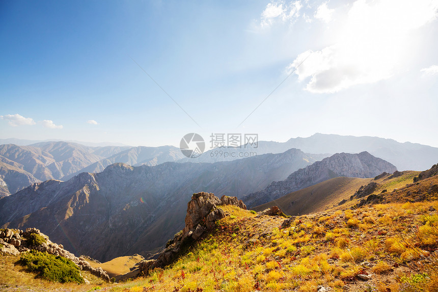 乌兹别克斯坦塔希恩特市附近的钦根山图片