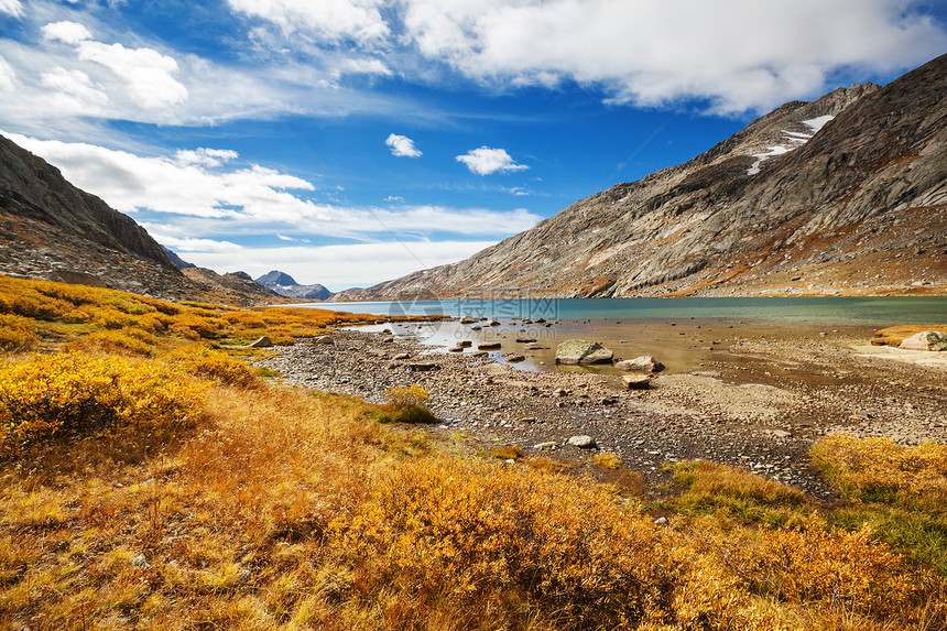 美国怀俄明州的风力山脉徒步旅行秋天的季节图片