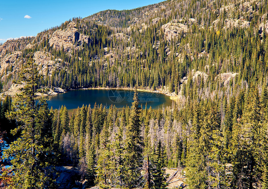 孤松湖,秋天岩石山脉美国科罗拉多州洛基山公园图片