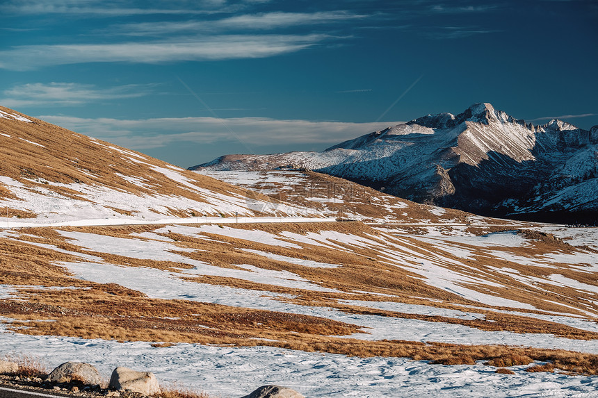 小径山脊路,美国最高的12,183英尺连续公路高寒冻原与岩石山脉秋天美国科罗拉多州洛基山公园图片