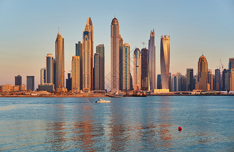 迪拜码头日落天际线阿拉伯联合酋长国背景图片
