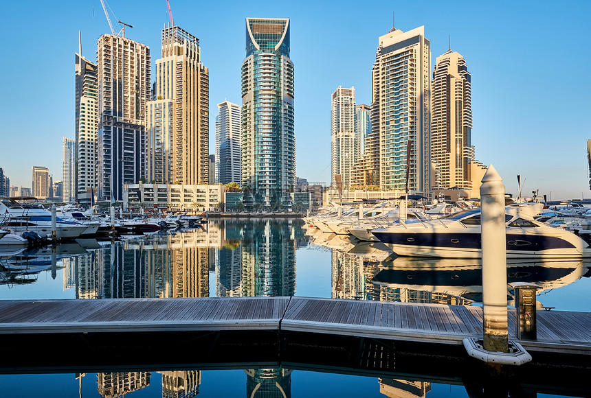 迪拜码头白天天际线阿拉伯联合酋长国图片