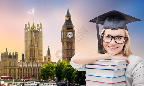速叠杯教育,学校,知识毕业快乐的研究生女孩灰泥板上与叠书议会大厦伦敦背景毕业于灰泥板,书伦敦上空背景