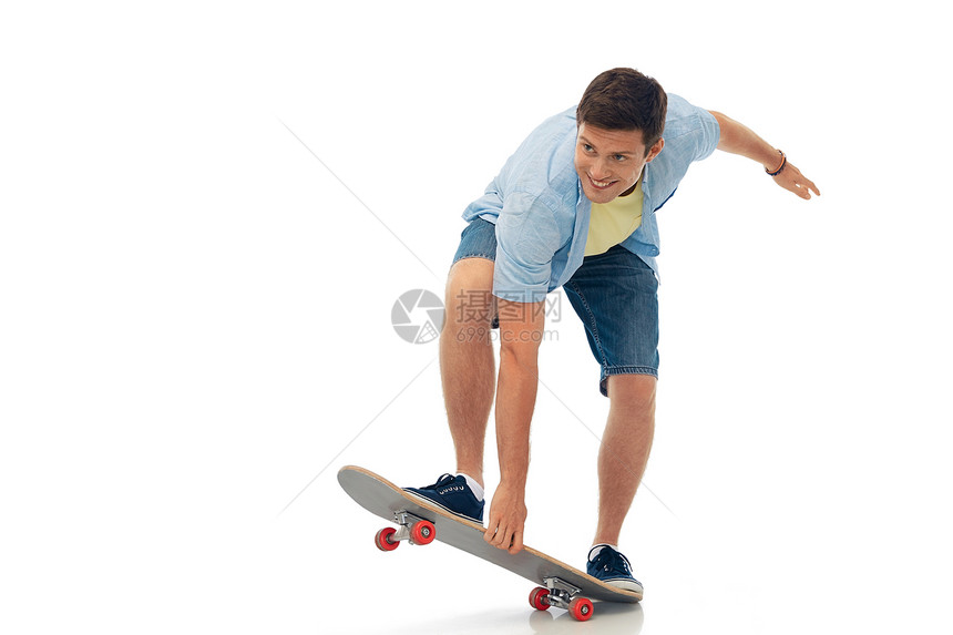 运动,休闲滑板微笑的轻人骑滑板白色背景微笑的轻人骑着滑板越过白色图片
