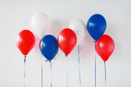 节日装饰红色,白色蓝色气球为7月4日生日聚会红色白色蓝色气球的派装饰图片
