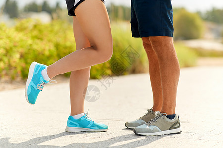 健身,运动鞋类的两个运动员户外运动鞋的腿两个运动员户外运动鞋里的腿图片