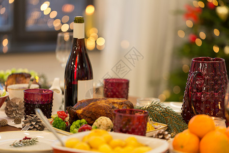 诞晚餐饮食食物饮料家里的桌子上家里诞桌上的食物饮料图片